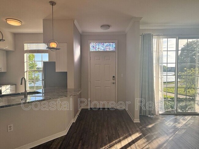 Foto del edificio - 9068 Lake Chase Island Way