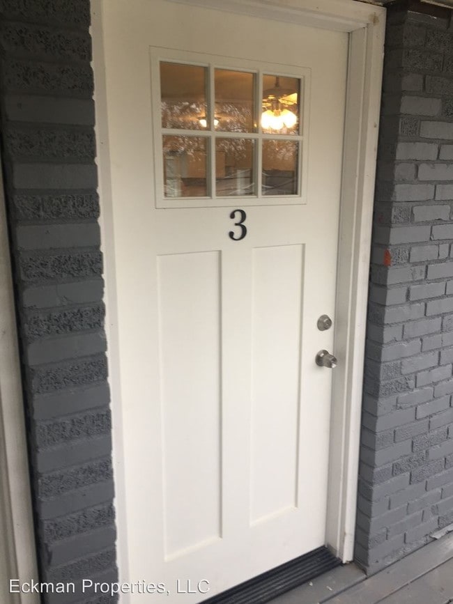 Foto del edificio - 838 Bryan Ave
