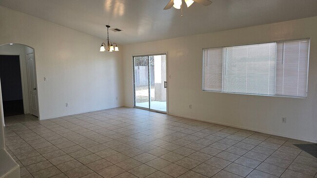 Foto del edificio - 4 Bed 2 Bath Home in SW