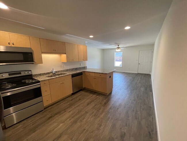 Foto del edificio - Available NOW! 2BR, 1BA Duplex in Super Co...