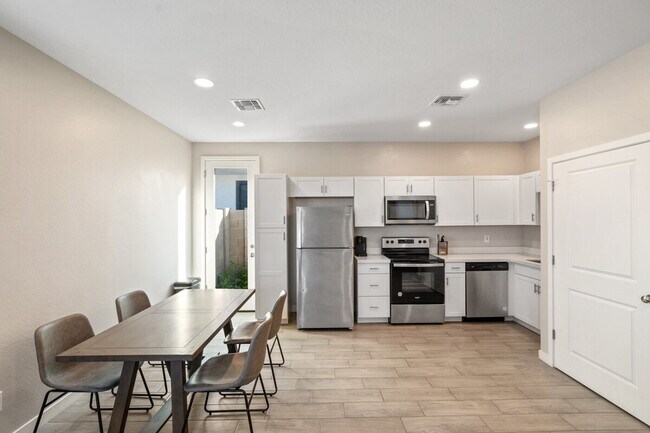 Foto del edificio - 6606 W Paradise Ln