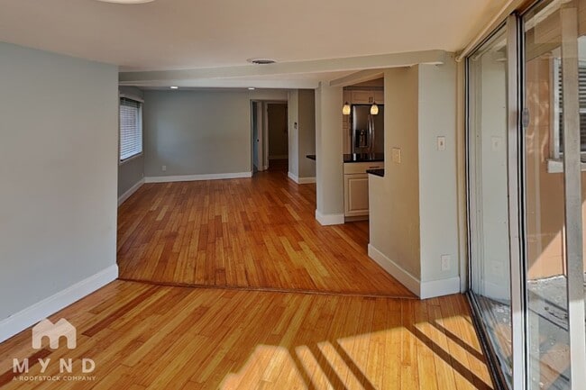 Building Photo - 10212 117 Dr N