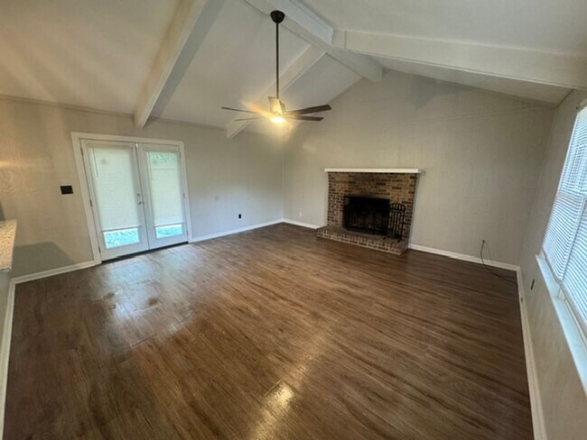 Building Photo - 204 Bonaventure Dr