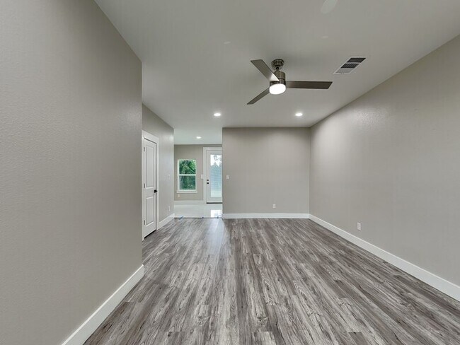 Foto del edificio - 111 Foster Ln