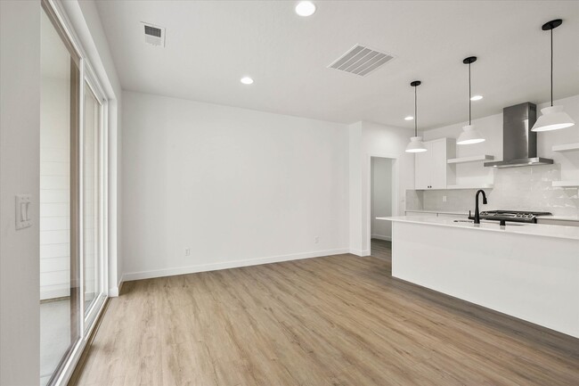 Foto del edificio - 6205 E 13th Ave