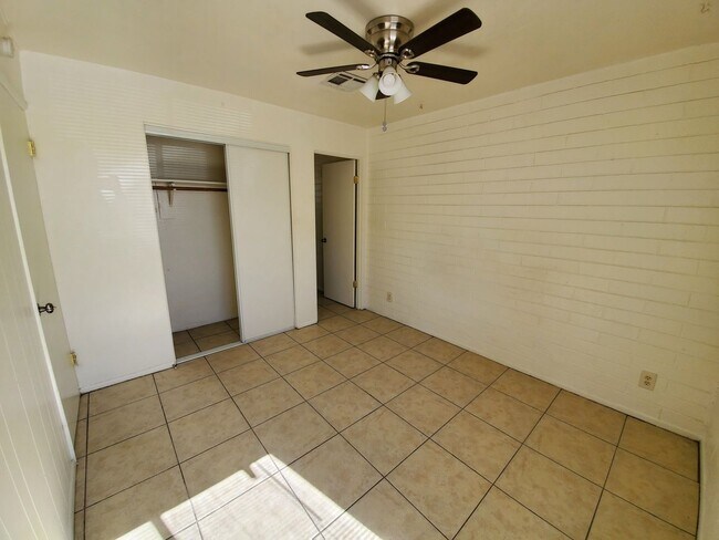 Foto del edificio - 1608-1610 W. Becker Lane