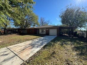 Building Photo - 9304 NE 11th St