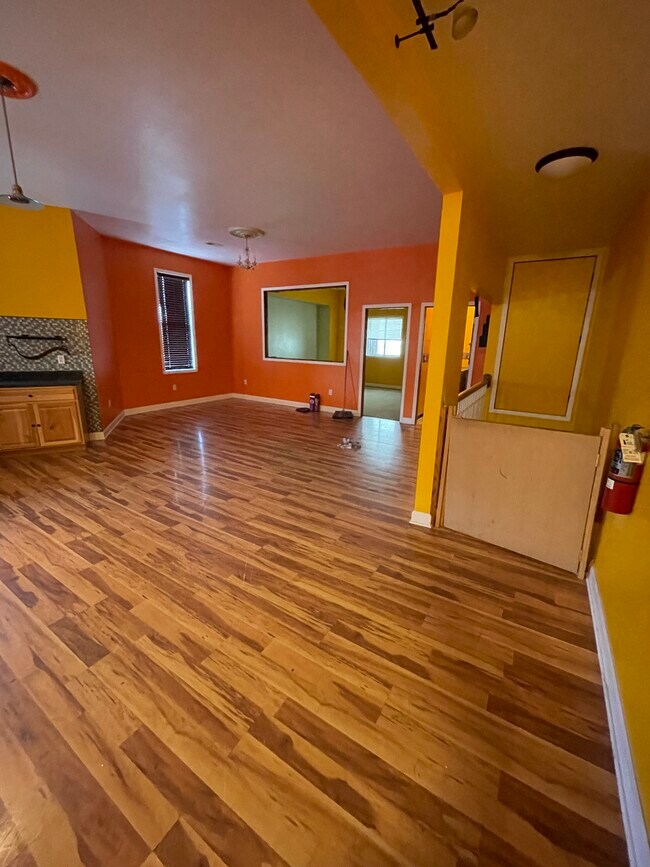 Building Photo - 1224 S Cesar E Chavez Dr