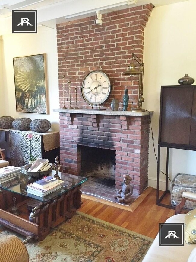 Building Photo - 3 bedroom in Brookline MA 02445