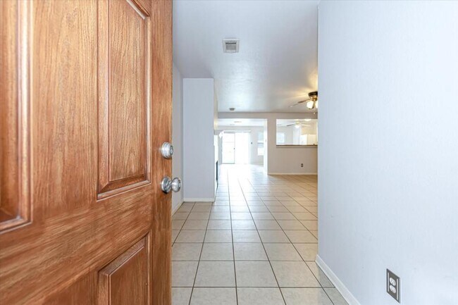 Foto del edificio - 3227 Lantern Bay Ln