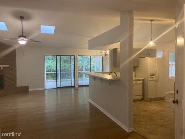 Building Photo - 3 br, 2 bath House - 10510 Willow View Cir