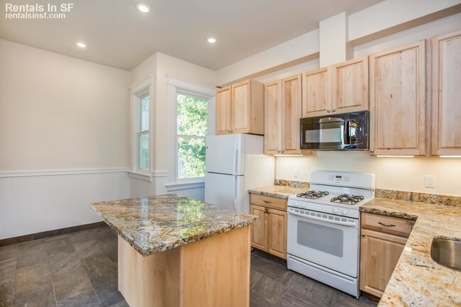 Building Photo - 553 Duboce Ave