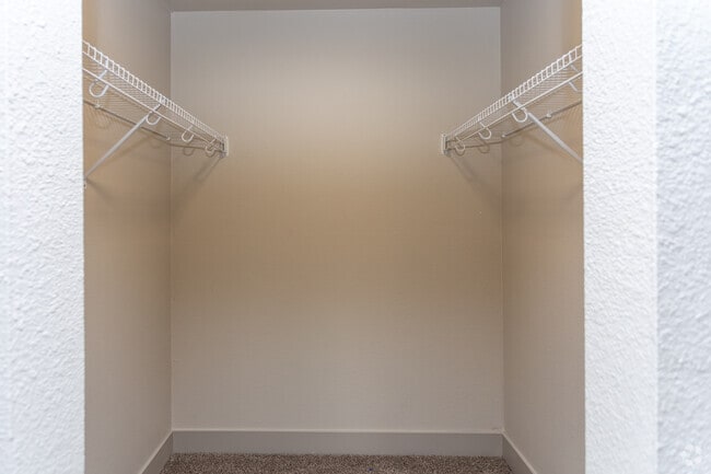 2BR, 1BA - 720 SF - North 49 Apartments