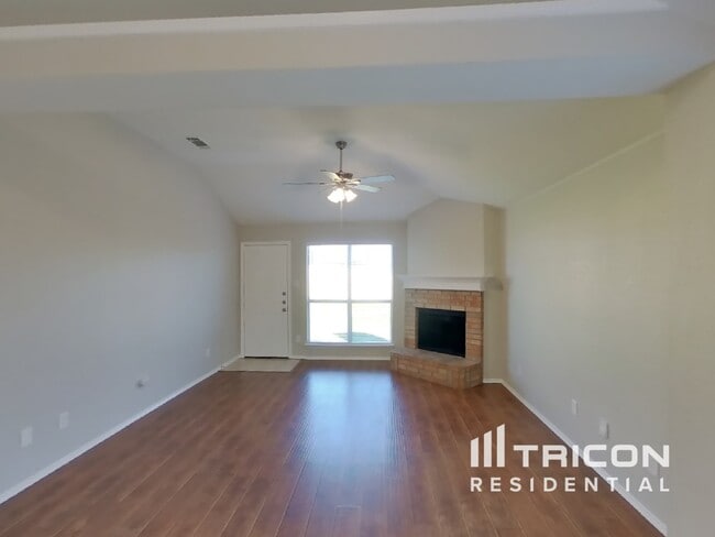 Building Photo - 745 Buffalo Springs Dr