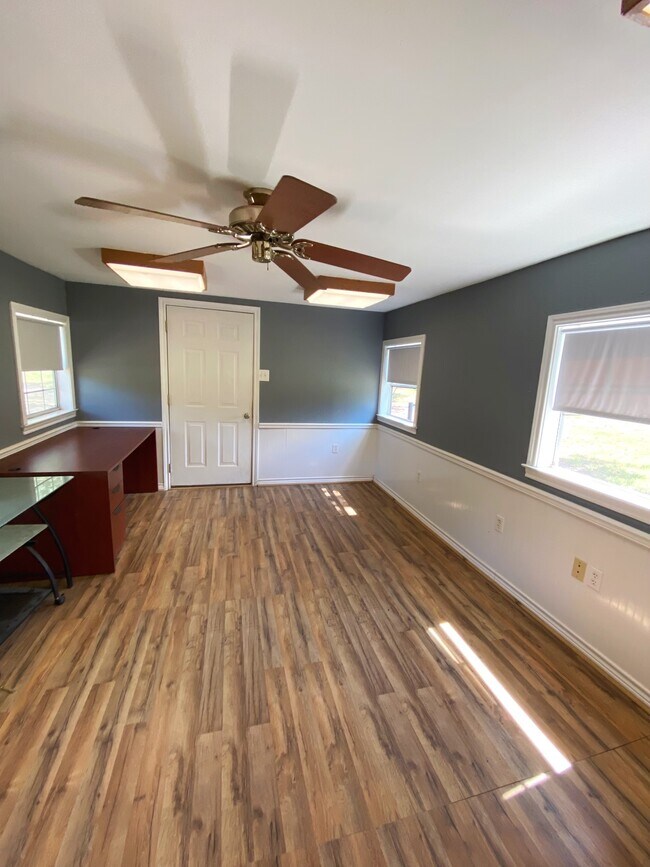 Aislado con aire acondicionado - 13372 FM 2710