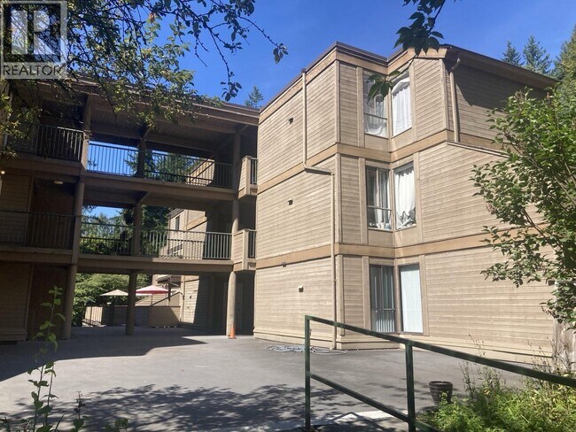 Photo du bâtiment - 9133-9133 Capella Dr