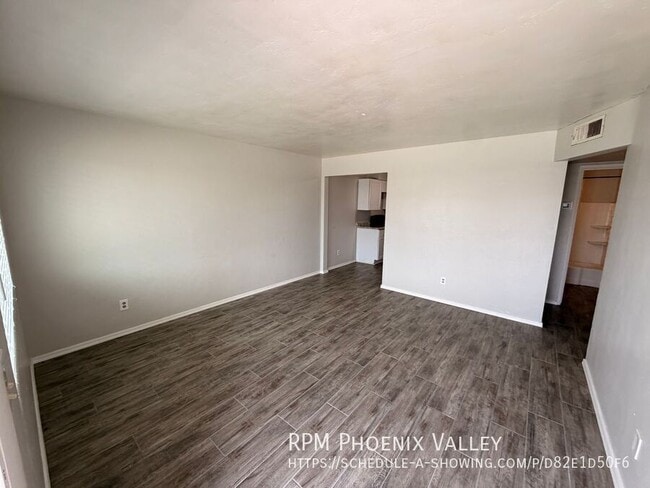 Building Photo - 4837 E Willetta St