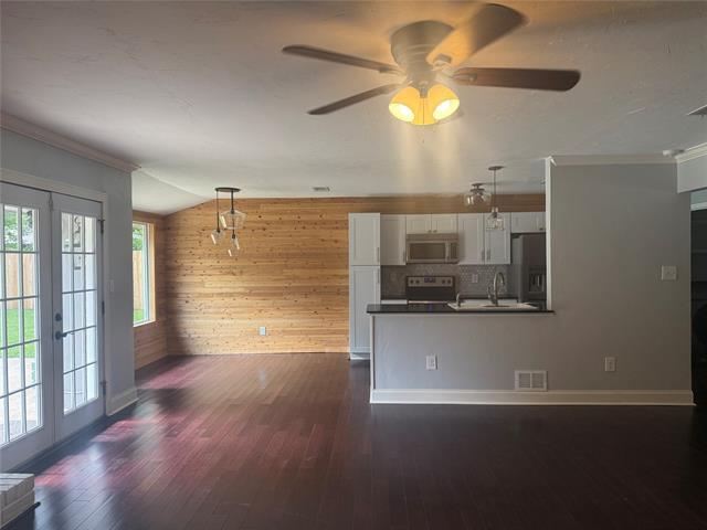 Foto del edificio - 5805 Crestwood Cir W
