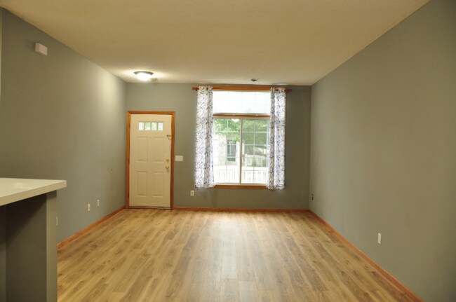 Foto del edificio - 9629 Queensland Ln N