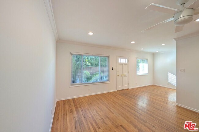 Foto del edificio - 224 Bicknell Ave