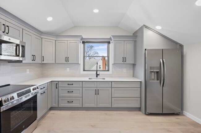 Building Photo - 42 Lamport Ave