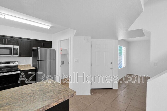 Building Photo - 1712 E Pepper Cir