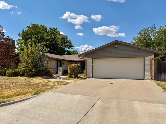 Building Photo - 6933 NW Eisenhower Dr
