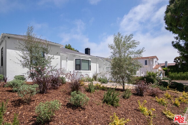 Building Photo - 870 Iliff St