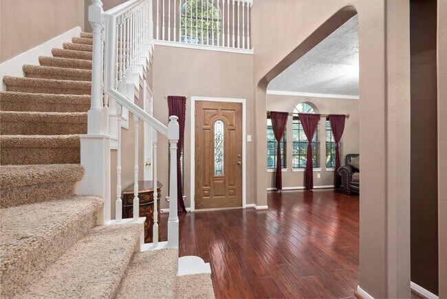 Building Photo - 15225 Shapiro Springs Ln