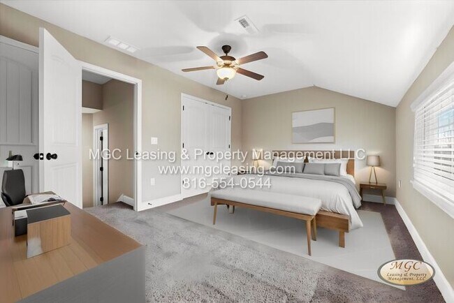 Building Photo - Modern Townhome with High-End Touches in Raymore!