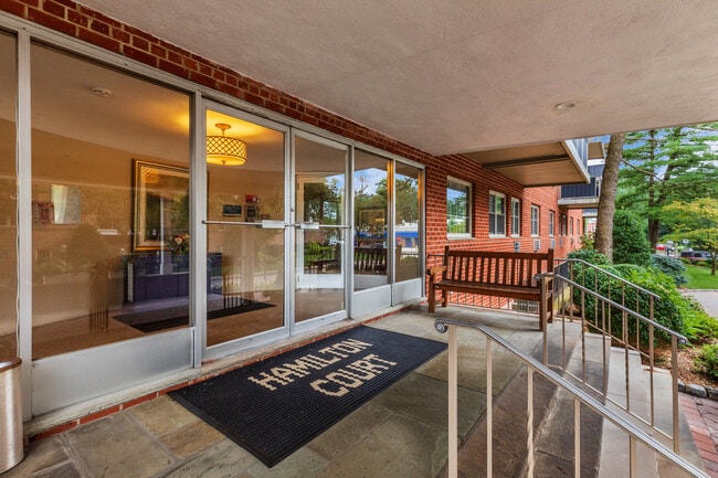 Building Photo - Hamilton Court Apartments