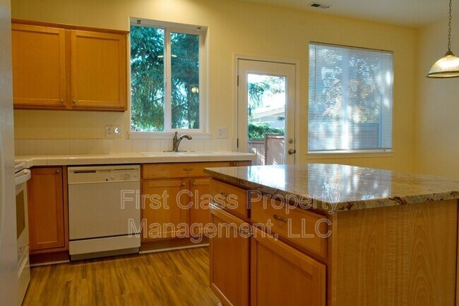 Building Photo - 21844 SW VINTNER Ln