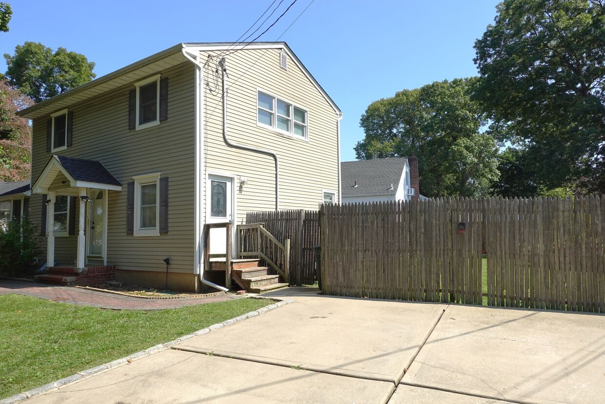Primary Photo - 20 Cambridge Ave