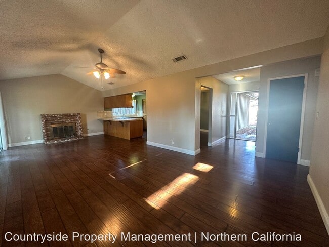 Building Photo - 3 br, 2 bath House - 1352 Villa Drive