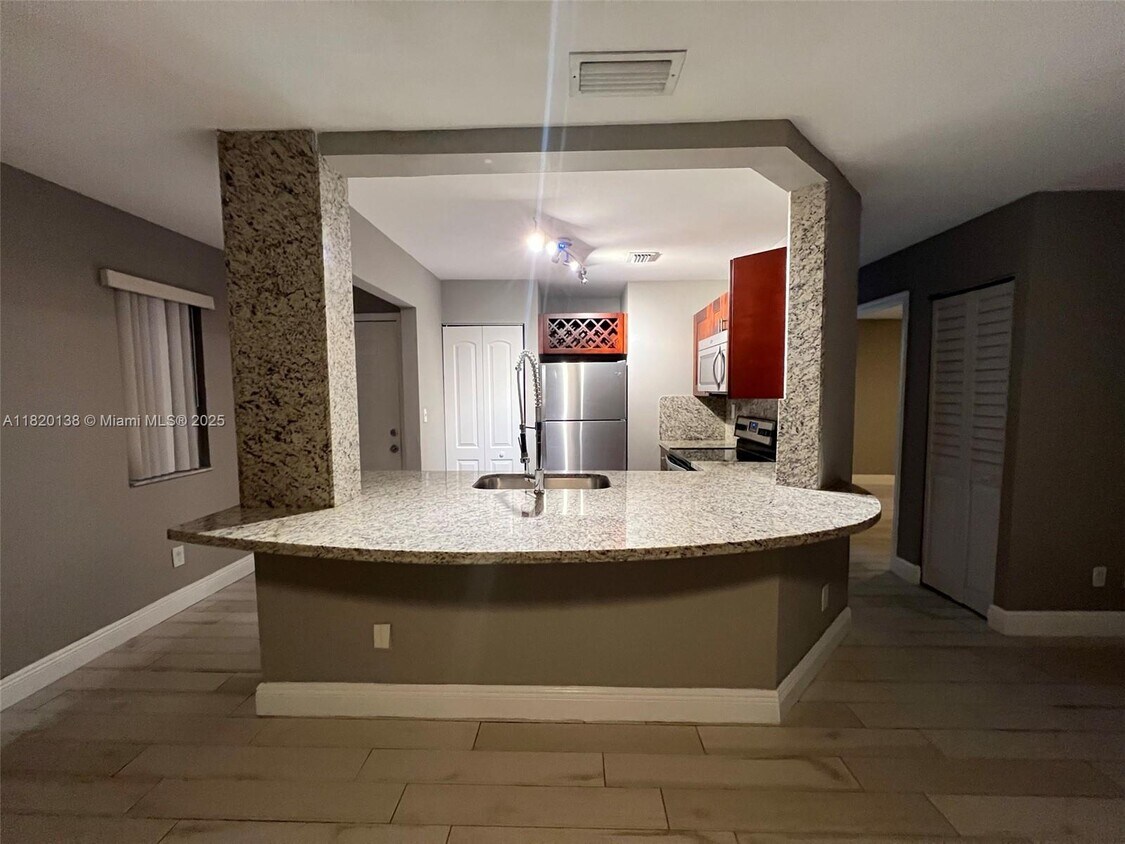 Foto principal - 3421 NW 44th St