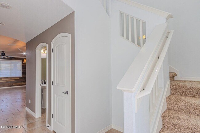 Foto del edificio - 2058 Bluff Creek St