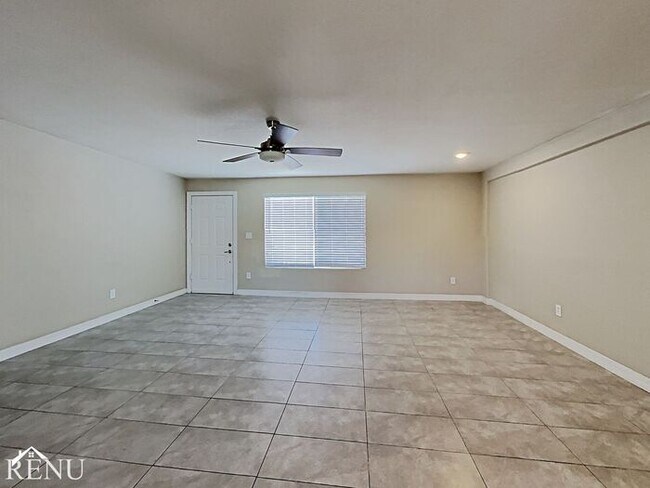 Foto del edificio - 3610 W Sharon Ave