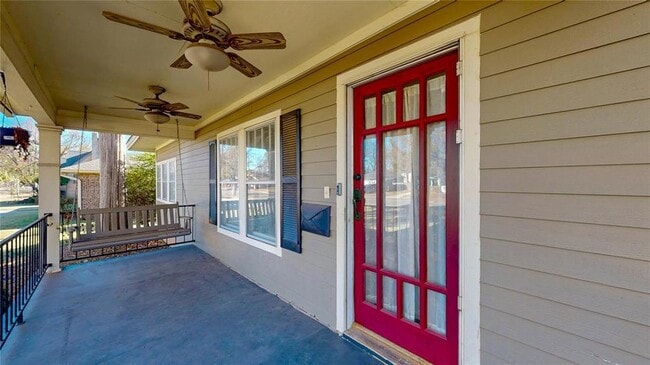 Building Photo - 609 N Ash St