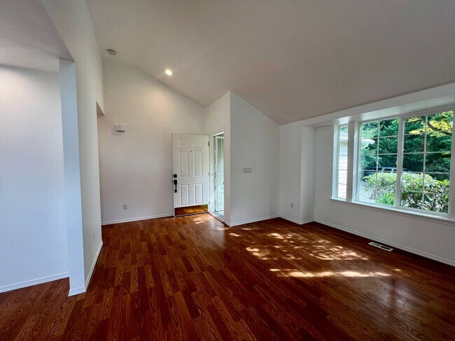 Building Photo - Move-In Special! Remodeled Rambler with La...
