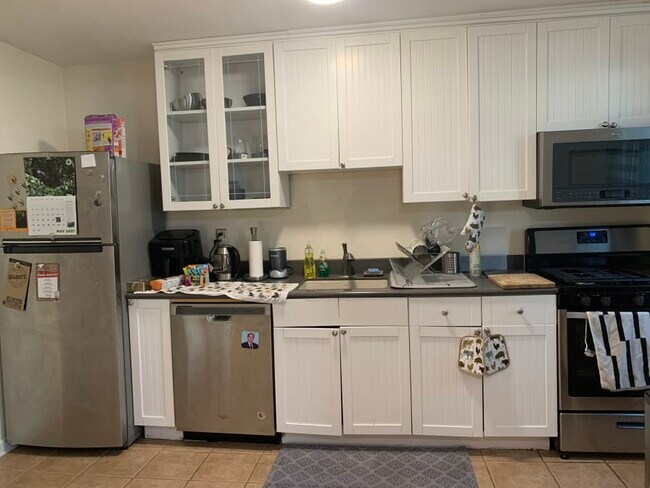 Building Photo - 293 Spring St