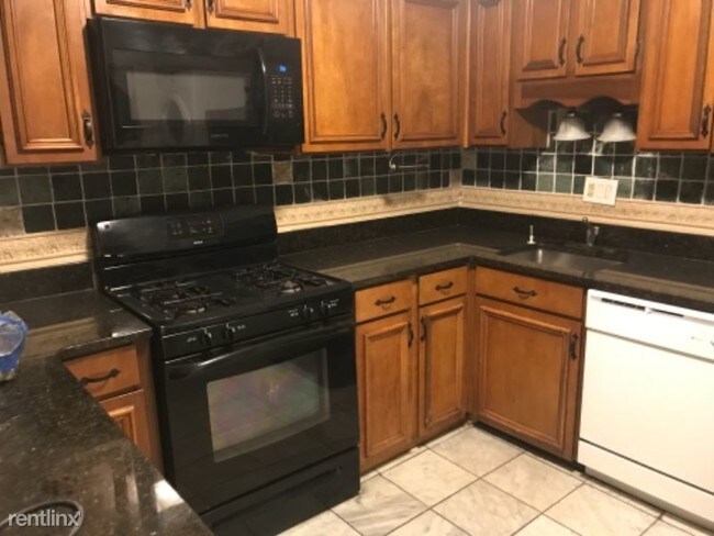 Building Photo - 3 br, 1.5 bath Townhome - 218 N Sterling Blvd