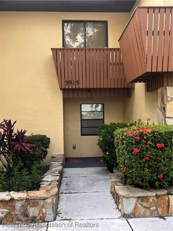 Foto principal - 3915 Edgewater Dr