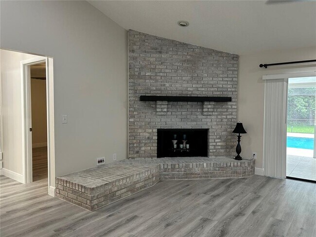 Foto del edificio - 484 E Maine Ave