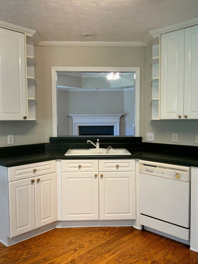 Foto del edificio - Spacious 3BR/2BA Home with Huge Fenced Backyard