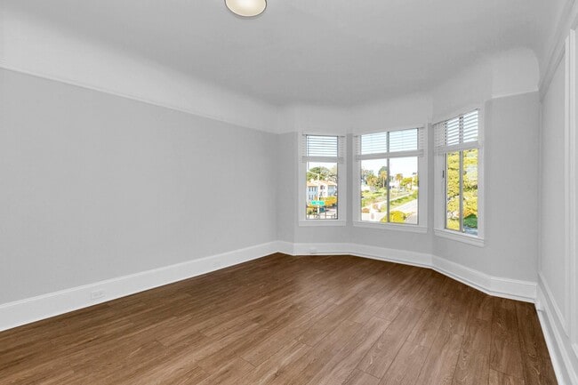 Interior Photo - 3150 Franklin
