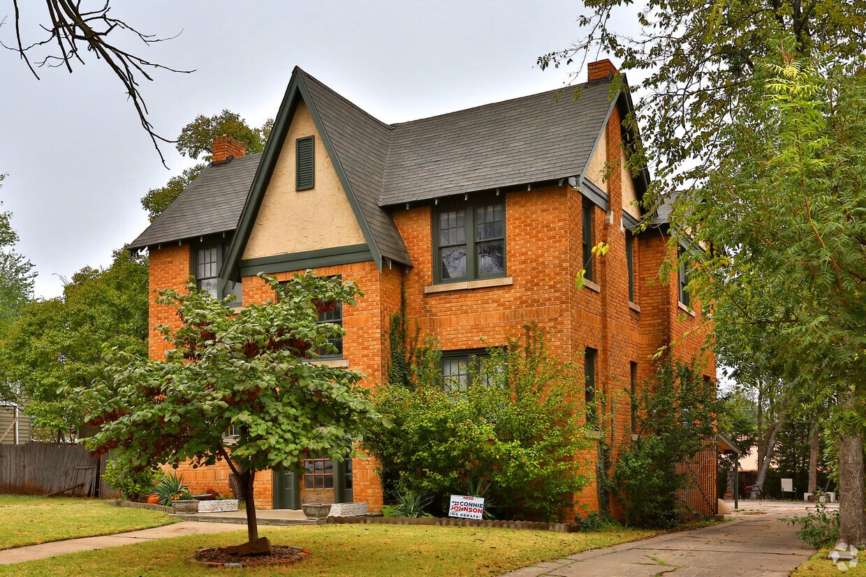 Building Photo - 617-619 NW 28th St