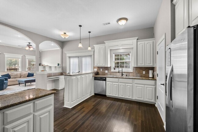 Foto del edificio - 563 N Tennyson Ln
