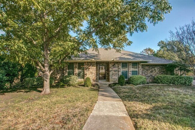 Building Photo - 1105 Sunset Dr