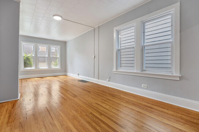 Foto del edificio - 2138 W Wellington Ave
