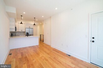Building Photo - 2022 N 5th St